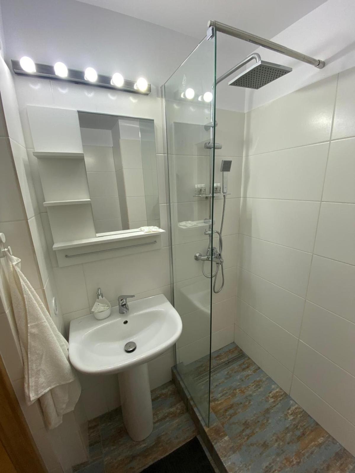 Apartament Universitate Appartement Boekarest Buitenkant foto